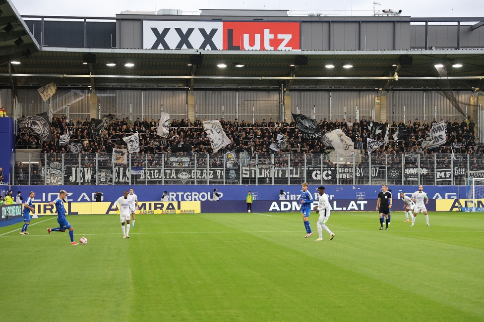 Blau-Weiss Linz - Sturm Graz
Oesterreichische Fussball Bundesliga, 8. Runde, FC Blau-Weiss Linz - SK Sturm Graz, Donauparkstadion Linz, 28.09.2024. 

Foto zeigt Fans von Sturm
