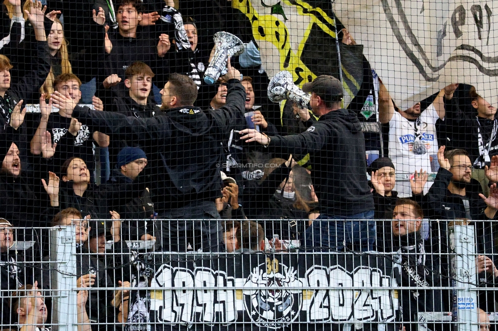 Blau-Weiss Linz - Sturm Graz
Oesterreichische Fussball Bundesliga, 8. Runde, FC Blau-Weiss Linz - SK Sturm Graz, Donauparkstadion Linz, 28.09.2024. 

Foto zeigt Fans von Sturm
Schlüsselwörter: brigata vorsaenger