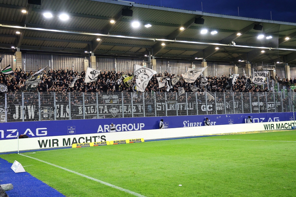 Blau-Weiss Linz - Sturm Graz
Oesterreichische Fussball Bundesliga, 8. Runde, FC Blau-Weiss Linz - SK Sturm Graz, Donauparkstadion Linz, 28.09.2024. 

Foto zeigt Fans von Sturm
