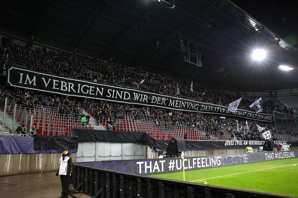 Sturm Graz - Club Brugge
UEFA Champions League Ligaphase 2. Spieltag, SK Sturm Graz - Club Brugge, Woerthersee Stadion Klagenfurt, 02.10.2024. 

Foto zeigt Fans von Sturm mit einem Spruchband
