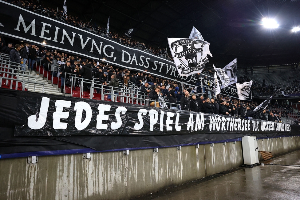 Sturm Graz - Club Brugge
UEFA Champions League Ligaphase 2. Spieltag, SK Sturm Graz - Club Brugge, Woerthersee Stadion Klagenfurt, 02.10.2024. 

Foto zeigt Fans von Sturm
