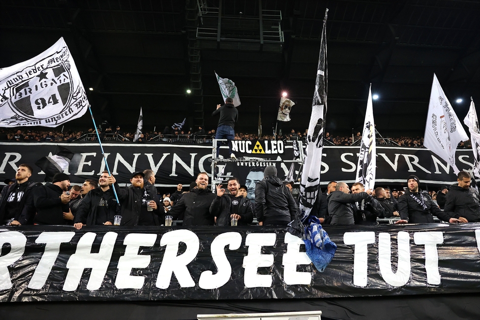 Sturm Graz - Club Brugge
UEFA Champions League Ligaphase 2. Spieltag, SK Sturm Graz - Club Brugge, Woerthersee Stadion Klagenfurt, 02.10.2024. 

Foto zeigt Fans von Sturm
