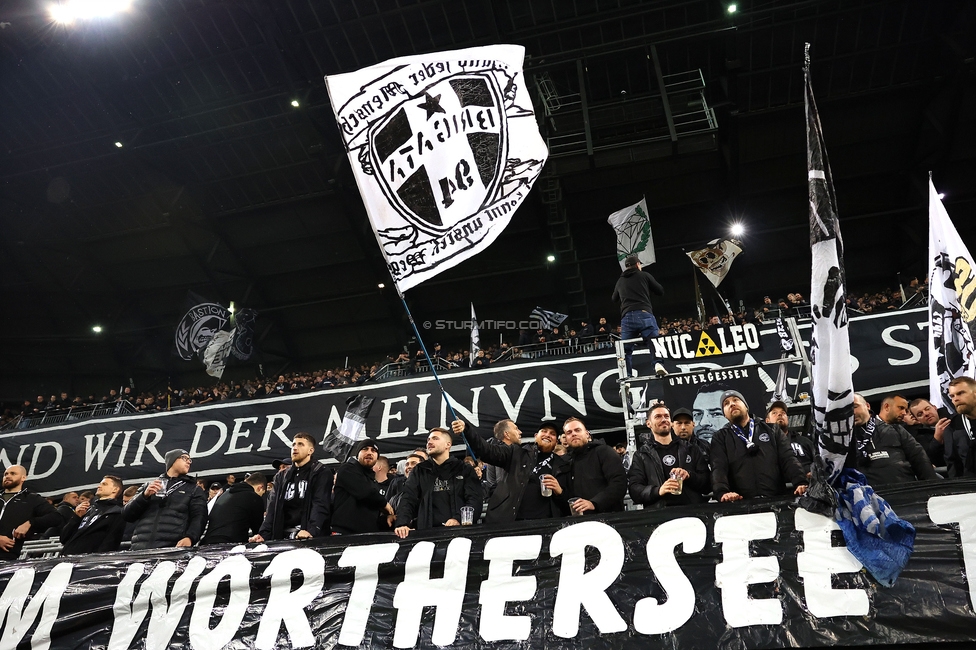 Sturm Graz - Club Brugge
UEFA Champions League Ligaphase 2. Spieltag, SK Sturm Graz - Club Brugge, Woerthersee Stadion Klagenfurt, 02.10.2024. 

Foto zeigt Fans von Sturm mit einem Spruchband
