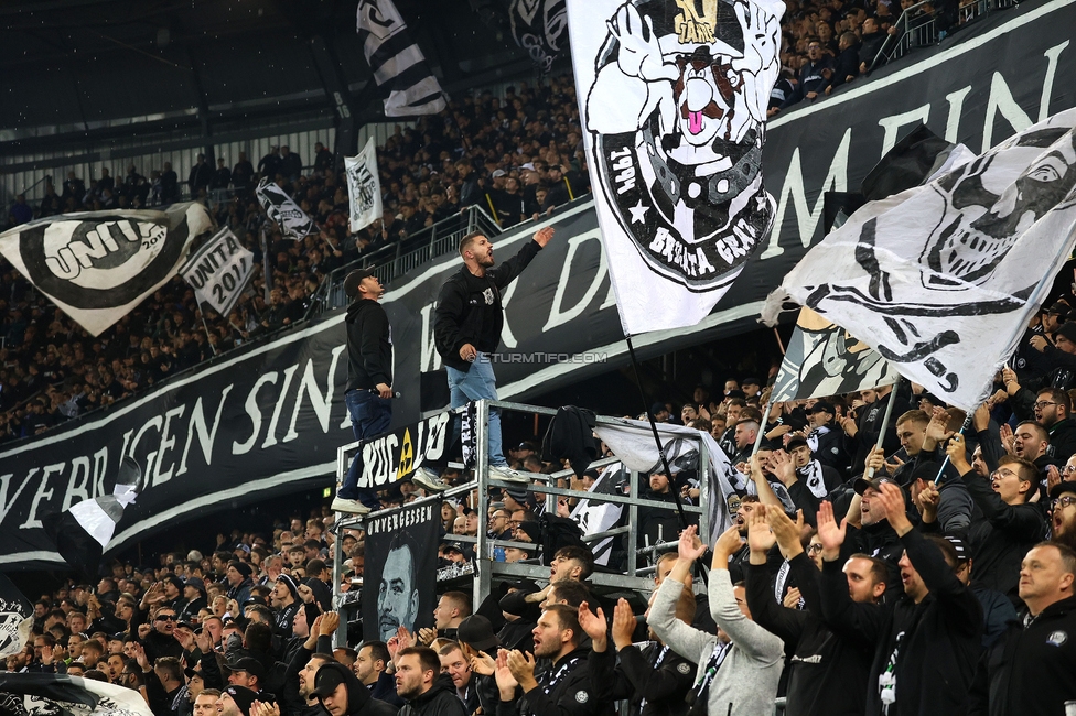 Sturm Graz - Club Brugge
UEFA Champions League Ligaphase 2. Spieltag, SK Sturm Graz - Club Brugge, Woerthersee Stadion Klagenfurt, 02.10.2024. 

Foto zeigt Fans von Sturm
