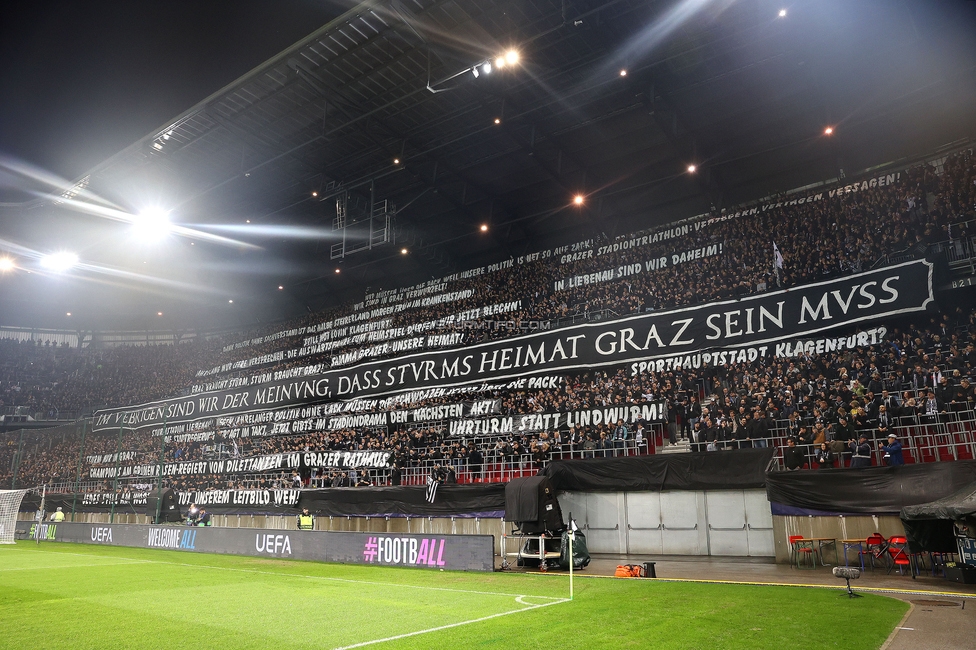 Sturm Graz - Club Brugge
UEFA Champions League Ligaphase 2. Spieltag, SK Sturm Graz - Club Brugge, Woerthersee Stadion Klagenfurt, 02.10.2024. 

Foto zeigt Fans von Sturm mit einem Spruchband
