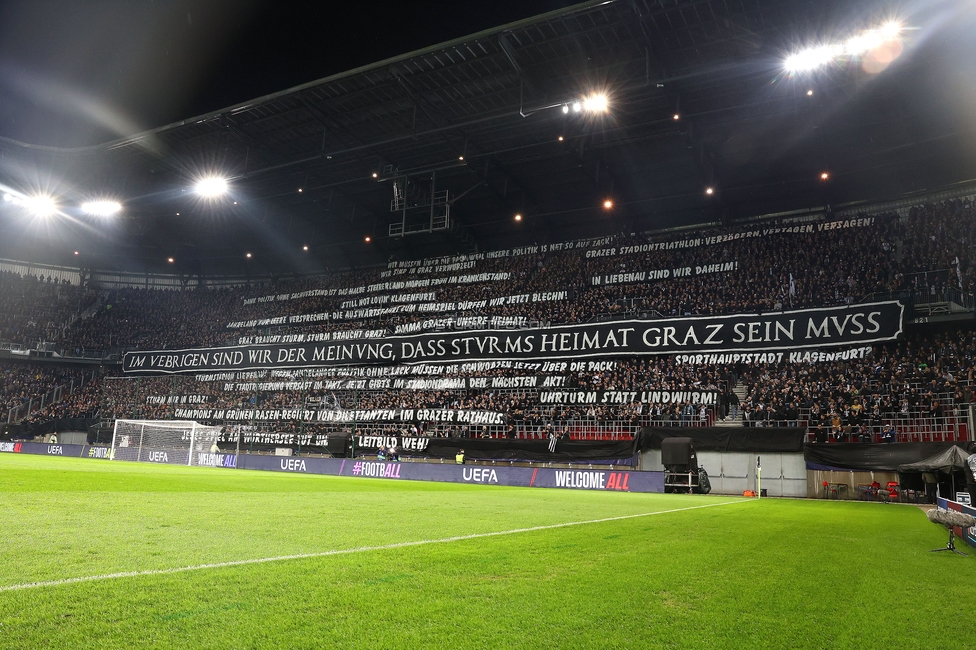 Sturm Graz - Club Brugge
UEFA Champions League Ligaphase 2. Spieltag, SK Sturm Graz - Club Brugge, Woerthersee Stadion Klagenfurt, 02.10.2024. 

Foto zeigt Fans von Sturm mit einem Spruchband
