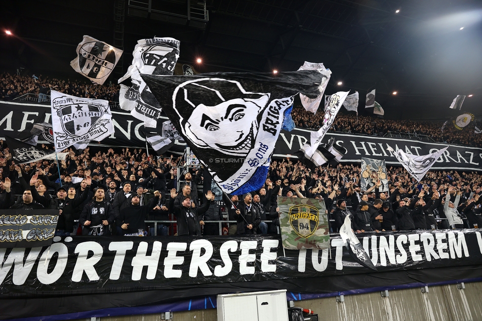 Sturm Graz - Club Brugge
UEFA Champions League Ligaphase 2. Spieltag, SK Sturm Graz - Club Brugge, Woerthersee Stadion Klagenfurt, 02.10.2024. 

Foto zeigt Fans von Sturm
