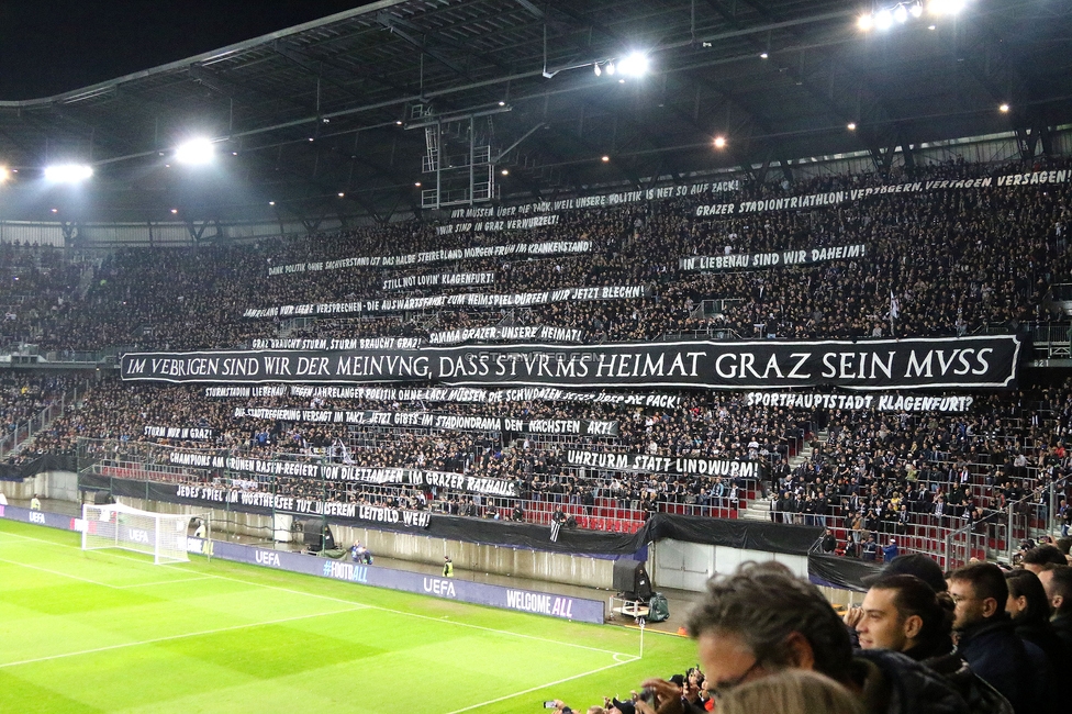 Sturm Graz - Club Brugge
UEFA Champions League Ligaphase 2. Spieltag, SK Sturm Graz - Club Brugge, Woerthersee Stadion Klagenfurt, 02.10.2024. 

Foto zeigt Fans von Sturm mit einem Spruchband
