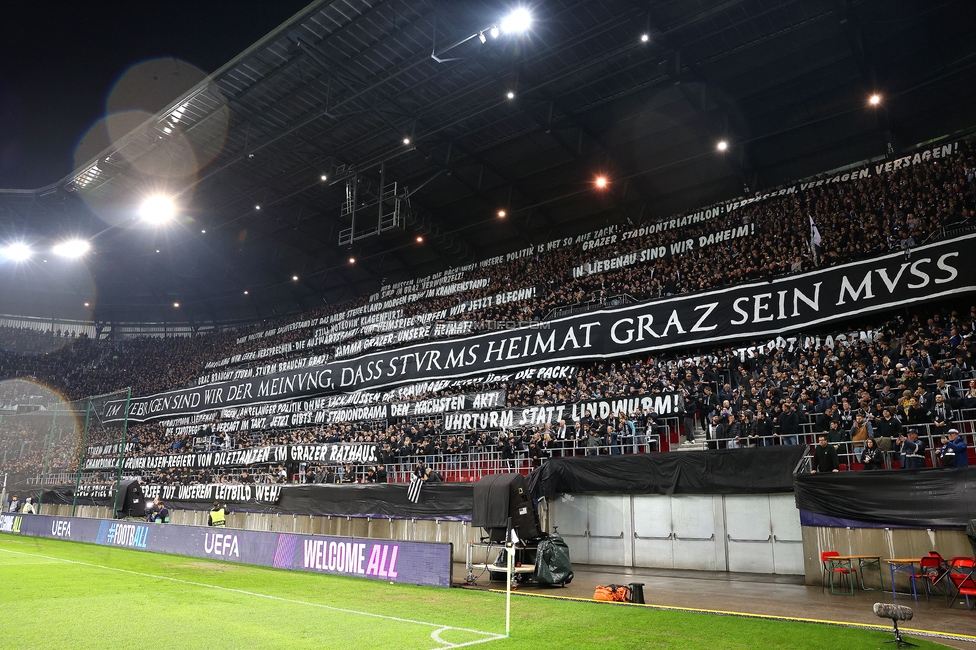 Sturm Graz - Club Brugge
UEFA Champions League Ligaphase 2. Spieltag, SK Sturm Graz - Club Brugge, Woerthersee Stadion Klagenfurt, 02.10.2024. 

Foto zeigt Fans von Sturm mit einem Spruchband
