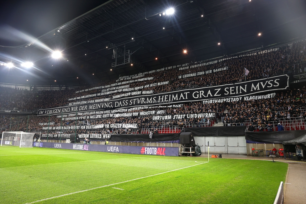 Sturm Graz - Club Brugge
UEFA Champions League Ligaphase 2. Spieltag, SK Sturm Graz - Club Brugge, Woerthersee Stadion Klagenfurt, 02.10.2024. 

Foto zeigt Fans von Sturm mit einem Spruchband
