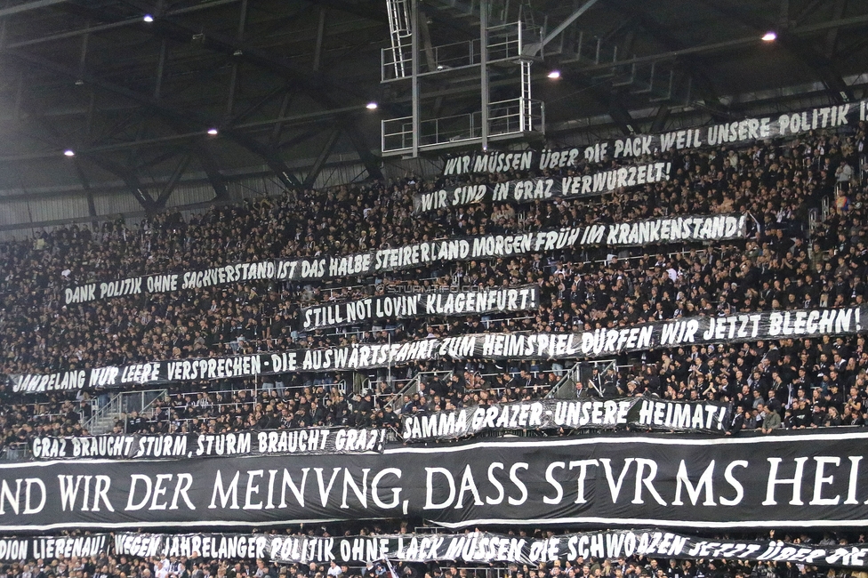 Sturm Graz - Club Brugge
UEFA Champions League Ligaphase 2. Spieltag, SK Sturm Graz - Club Brugge, Woerthersee Stadion Klagenfurt, 02.10.2024. 

Foto zeigt Fans von Sturm mit einem Spruchband
