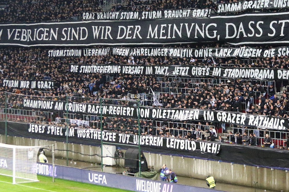 Sturm Graz - Club Brugge
UEFA Champions League Ligaphase 2. Spieltag, SK Sturm Graz - Club Brugge, Woerthersee Stadion Klagenfurt, 02.10.2024. 

Foto zeigt Fans von Sturm mit einem Spruchband
