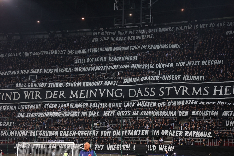 Sturm Graz - Club Brugge
UEFA Champions League Ligaphase 2. Spieltag, SK Sturm Graz - Club Brugge, Woerthersee Stadion Klagenfurt, 02.10.2024. 

Foto zeigt Fans von Sturm mit einem Spruchband
