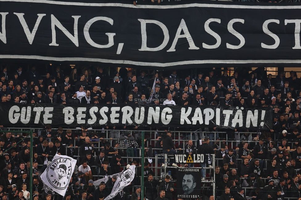 Sturm Graz - Club Brugge
UEFA Champions League Ligaphase 2. Spieltag, SK Sturm Graz - Club Brugge, Woerthersee Stadion Klagenfurt, 02.10.2024. 

Foto zeigt Fans von Sturm mit einem Spruchband
