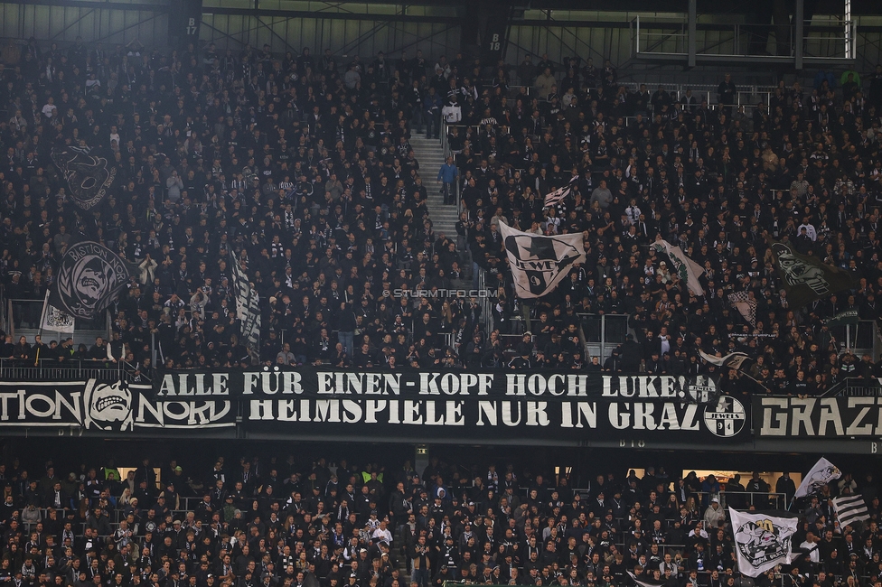 Sturm Graz - Club Brugge
UEFA Champions League Ligaphase 2. Spieltag, SK Sturm Graz - Club Brugge, Woerthersee Stadion Klagenfurt, 02.10.2024. 

Foto zeigt Fans von Sturm mit einem Spruchband
