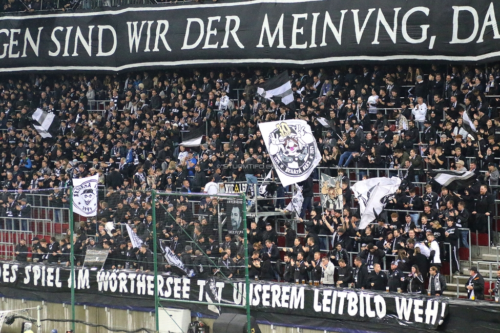 Sturm Graz - Club Brugge
UEFA Champions League Ligaphase 2. Spieltag, SK Sturm Graz - Club Brugge, Woerthersee Stadion Klagenfurt, 02.10.2024. 

Foto zeigt Fans von Sturm
