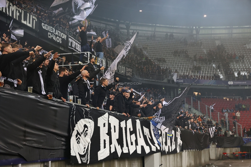 Sturm Graz - Club Brugge
UEFA Champions League Ligaphase 2. Spieltag, SK Sturm Graz - Club Brugge, Woerthersee Stadion Klagenfurt, 02.10.2024. 

Foto zeigt Fans von Sturm
