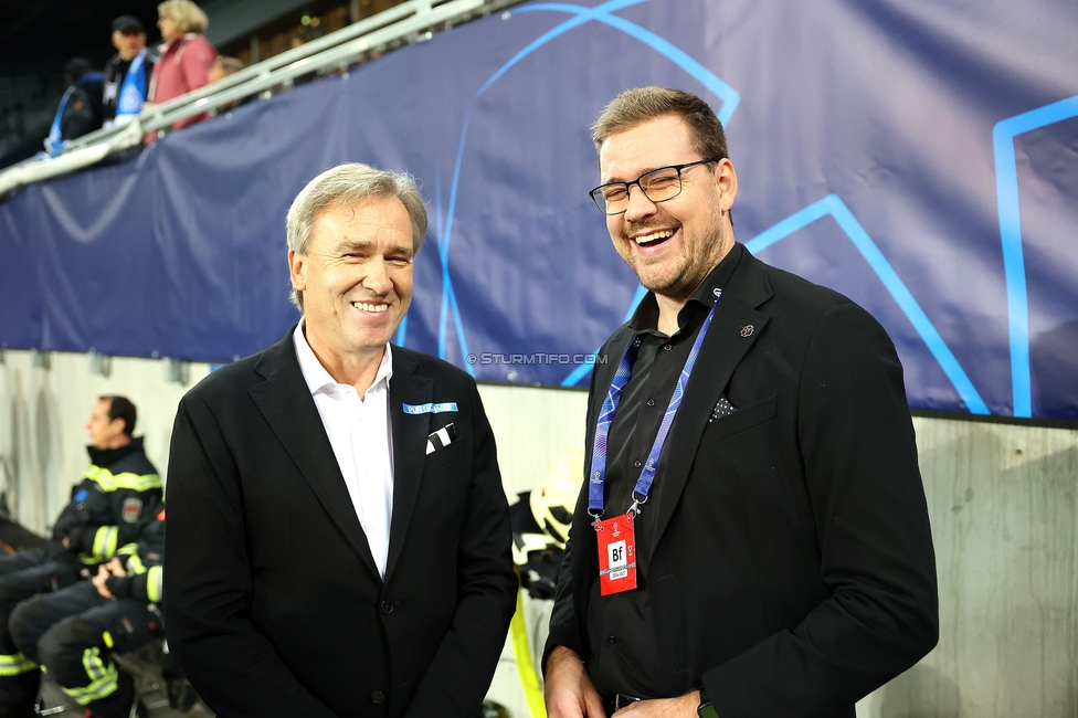 Sturm Graz - Club Brugge
UEFA Champions League Ligaphase 2. Spieltag, SK Sturm Graz - Club Brugge, Woerthersee Stadion Klagenfurt, 02.10.2024. 

Foto zeigt Christian Jauk (Praesident Sturm) und Stefan Haller (Sturm Graz Medien)
