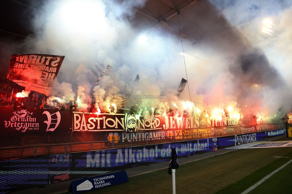 Sturm Graz - Salzburg
Oesterreichische Fussball Bundesliga, 9. Runde, SK Sturm Graz - RB Salzburg, Stadion Liebenau Graz, 06.10.2024. 

Foto zeigt Fans von Sturm mit Pyrotechnik
