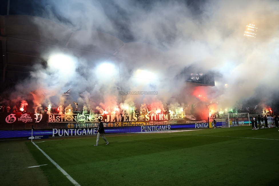 Sturm Graz - Salzburg
Oesterreichische Fussball Bundesliga, 9. Runde, SK Sturm Graz - RB Salzburg, Stadion Liebenau Graz, 06.10.2024. 

Foto zeigt Fans von Sturm mit Pyrotechnik
