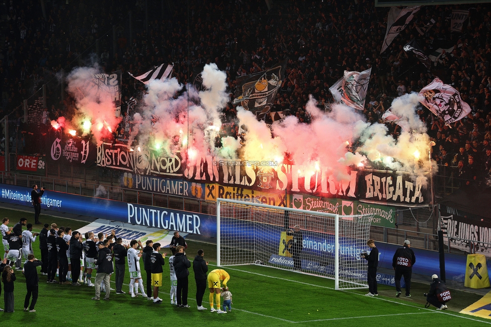 Sturm Graz - Salzburg
Oesterreichische Fussball Bundesliga, 9. Runde, SK Sturm Graz - RB Salzburg, Stadion Liebenau Graz, 06.10.2024. 

Foto zeigt Fans von Sturm mit Pyrotechnik
