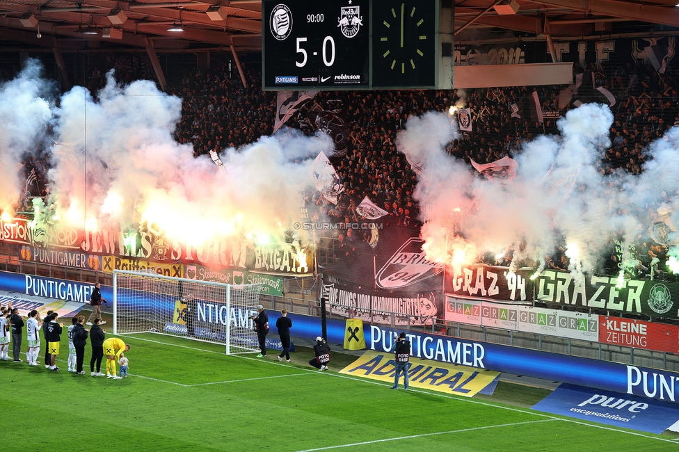 Sturm Graz - Salzburg
Oesterreichische Fussball Bundesliga, 9. Runde, SK Sturm Graz - RB Salzburg, Stadion Liebenau Graz, 06.10.2024. 

Foto zeigt Fans von Sturm mit Pyrotechnik
