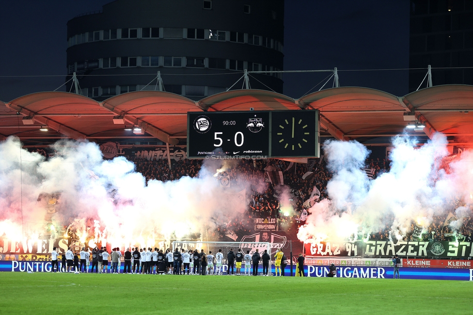 Sturm Graz - Salzburg
Oesterreichische Fussball Bundesliga, 9. Runde, SK Sturm Graz - RB Salzburg, Stadion Liebenau Graz, 06.10.2024. 

Foto zeigt Fans von Sturm mit Pyrotechnik
