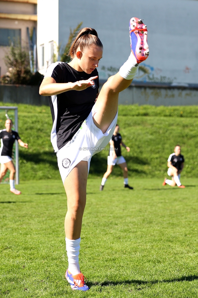 Sturm Damen - Altach
OEFB Frauen Bundesliga, 6. Runde, SK Sturm Graz Damen - SCR Altach, MURAUER Bier Arena - StFV Graz, 06.10.2024. 

Foto zeigt Elisabeth Brandl (Sturm Damen)
