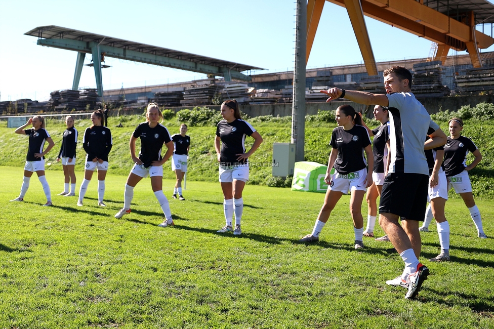 Sturm Damen - Altach
OEFB Frauen Bundesliga, 6. Runde, SK Sturm Graz Damen - SCR Altach, MURAUER Bier Arena - StFV Graz, 06.10.2024. 

Foto zeigt die Mannschaft der Sturm Damen
