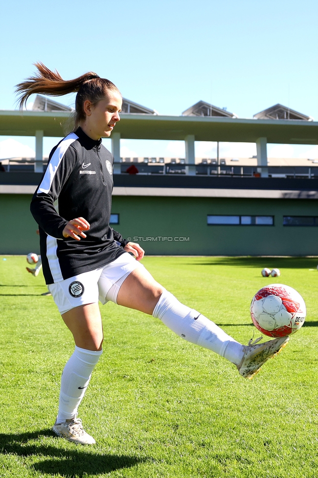 Sturm Damen - Altach
OEFB Frauen Bundesliga, 6. Runde, SK Sturm Graz Damen - SCR Altach, MURAUER Bier Arena - StFV Graz, 06.10.2024. 

Foto zeigt Laura Riesenbeck (Sturm Damen)
