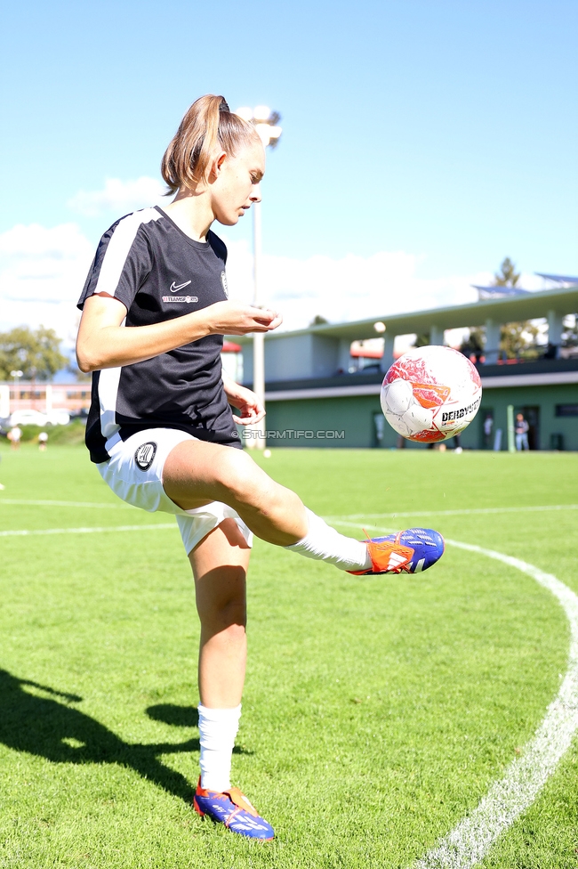 Sturm Damen - Altach
OEFB Frauen Bundesliga, 6. Runde, SK Sturm Graz Damen - SCR Altach, MURAUER Bier Arena - StFV Graz, 06.10.2024. 

Foto zeigt Elisabeth Brandl (Sturm Damen)
