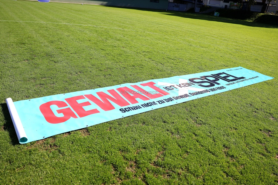 Sturm Damen - Altach
OEFB Frauen Bundesliga, 6. Runde, SK Sturm Graz Damen - SCR Altach, MURAUER Bier Arena - StFV Graz, 06.10.2024. 

Foto zeigt ein Spruchband
