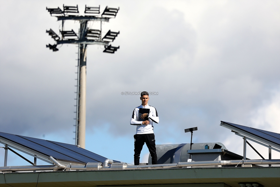 Sturm Damen - Altach
OEFB Frauen Bundesliga, 6. Runde, SK Sturm Graz Damen - SCR Altach, MURAUER Bier Arena - StFV Graz, 06.10.2024. 

Foto zeigt Tode Djakovic (Videoanalyst Sturm Damen)
