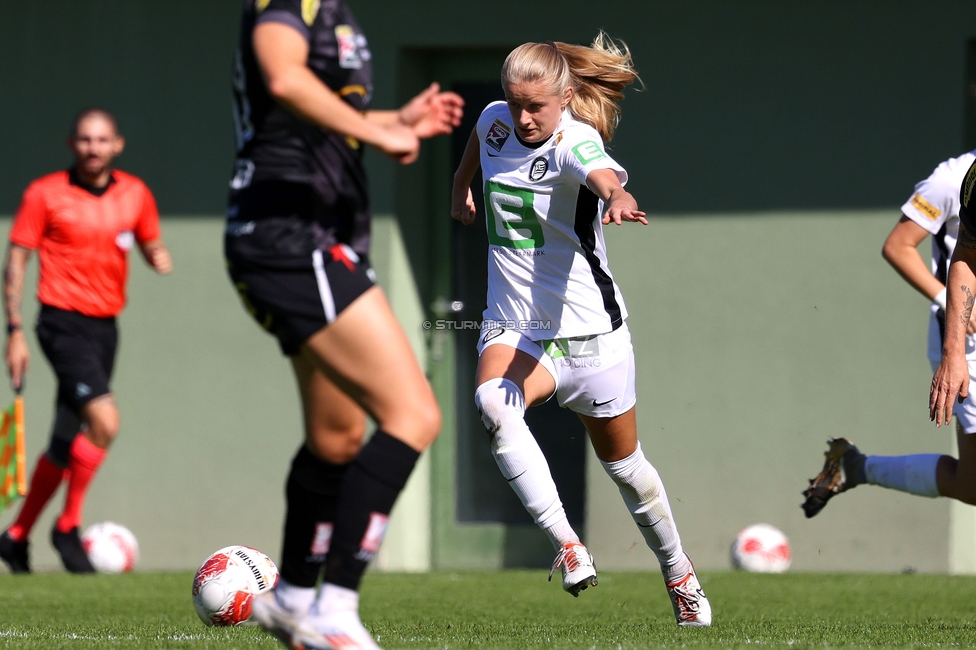 Sturm Damen - Altach
OEFB Frauen Bundesliga, 6. Runde, SK Sturm Graz Damen - SCR Altach, MURAUER Bier Arena - StFV Graz, 06.10.2024. 

Foto zeigt Sandra Jakobsen (Sturm Damen)
