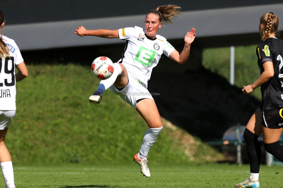 Sturm Damen - Altach
OEFB Frauen Bundesliga, 6. Runde, SK Sturm Graz Damen - SCR Altach, MURAUER Bier Arena - StFV Graz, 06.10.2024. 

Foto zeigt Laura Lillholm-Petersen (Sturm Damen)
