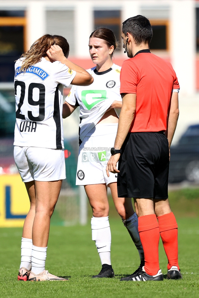 Sturm Damen - Altach
OEFB Frauen Bundesliga, 6. Runde, SK Sturm Graz Damen - SCR Altach, MURAUER Bier Arena - StFV Graz, 06.10.2024. 

Foto zeigt Modesta Uka (Sturm Damen) und Sophie Maierhofer (Sturm Damen)
