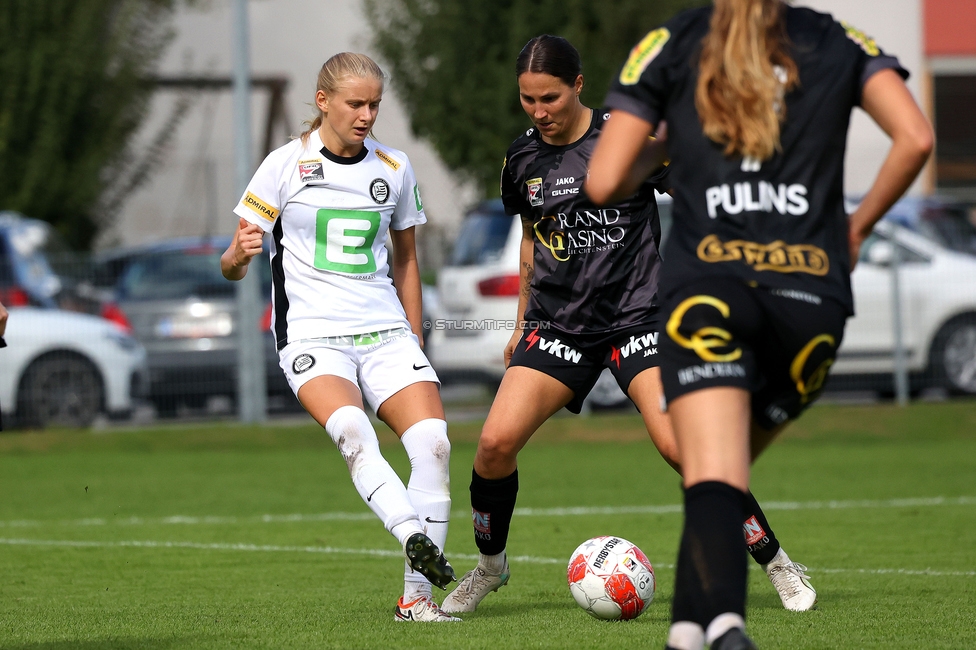 Sturm Damen - Altach
OEFB Frauen Bundesliga, 6. Runde, SK Sturm Graz Damen - SCR Altach, MURAUER Bier Arena - StFV Graz, 06.10.2024. 

Foto zeigt Sandra Jakobsen (Sturm Damen)
