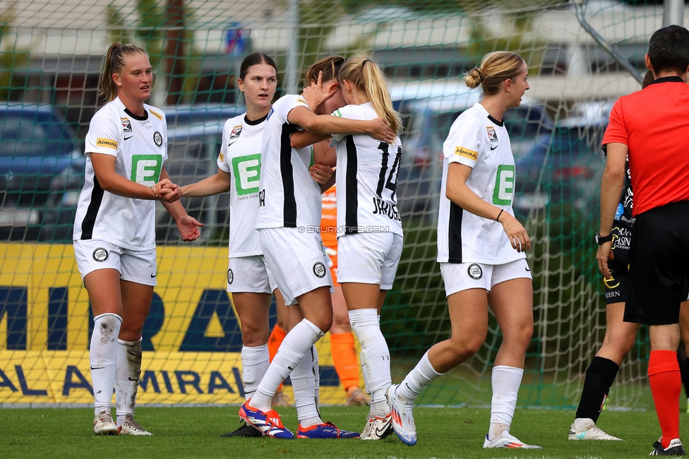 Sturm Damen - Altach
OEFB Frauen Bundesliga, 6. Runde, SK Sturm Graz Damen - SCR Altach, MURAUER Bier Arena - StFV Graz, 06.10.2024. 

Foto zeigt die Mannschaft der Sturm Damen
