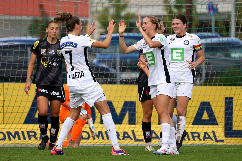 Sturm Damen - Altach
OEFB Frauen Bundesliga, 6. Runde, SK Sturm Graz Damen - SCR Altach, MURAUER Bier Arena - StFV Graz, 06.10.2024. 

Foto zeigt Rebecca Villena (Sturm Damen) und Elisabeth Brandl (Sturm Damen)
