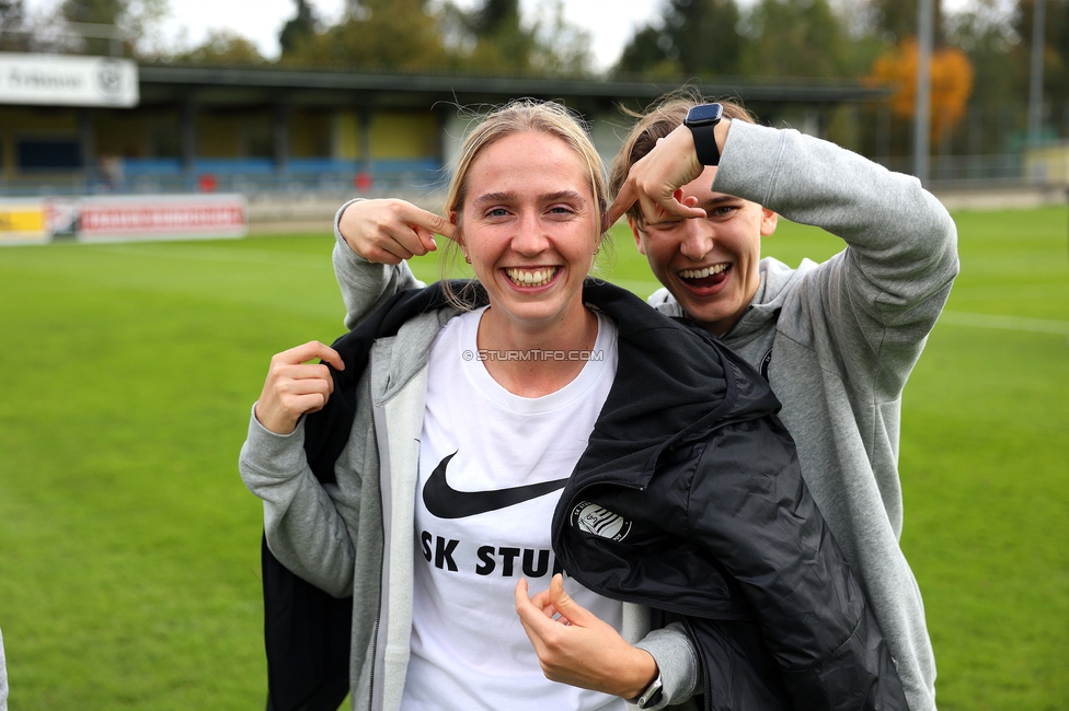 Sturm Damen - LASK
OEFB Frauen Bundesliga, 7. Runde, SK Sturm Graz Damen - LASK Damen, Anton Koch Stadion Hollenegg, 12.10.2024. 

Foto zeigt Elisabeth Brandl (Sturm Damen) und Pauline Deutsch (Sturm Damen)
