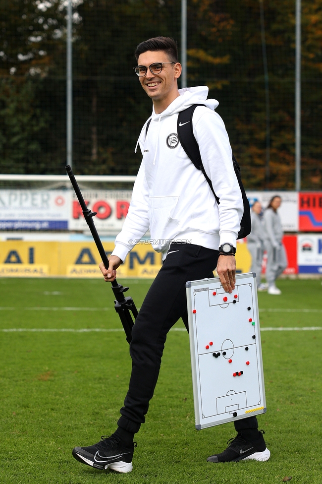 Sturm Damen - LASK
OEFB Frauen Bundesliga, 7. Runde, SK Sturm Graz Damen - LASK Damen, Anton Koch Stadion Hollenegg, 12.10.2024. 

Foto zeigt Tode Djakovic (Videoanalyst Sturm Damen)
