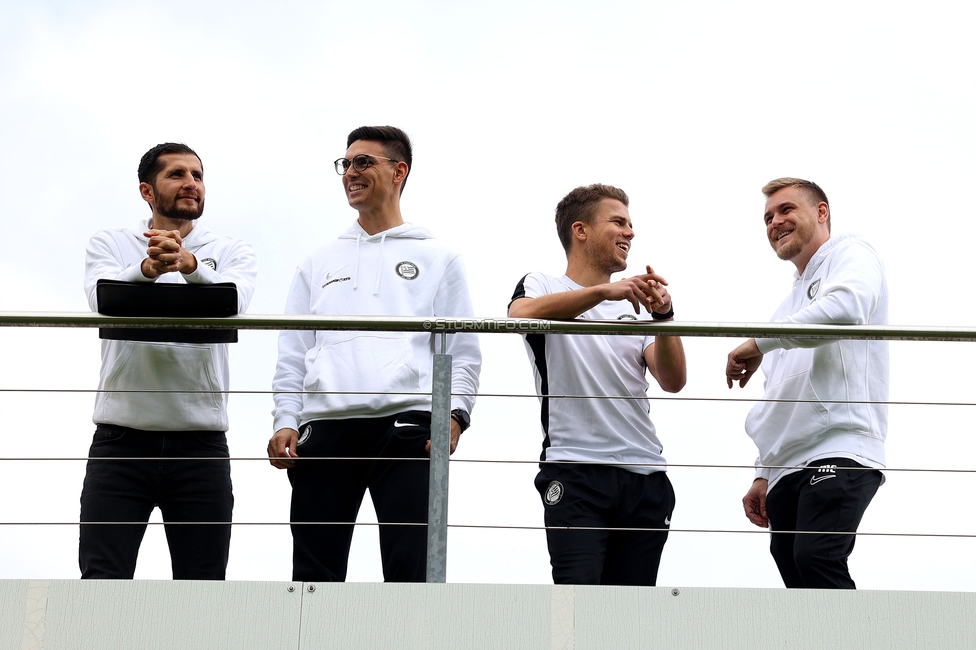 Sturm Damen - LASK
OEFB Frauen Bundesliga, 7. Runde, SK Sturm Graz Damen - LASK Damen, Anton Koch Stadion Hollenegg, 12.10.2024. 

Foto zeigt Sargon Duran (Cheftrainer Sturm Damen), Tode Djakovic (Videoanalyst Sturm Damen), David Url (Athletiktrainer Sturm Damen) und Michael Erlitz (Sportdirektor Sturm Damen)
