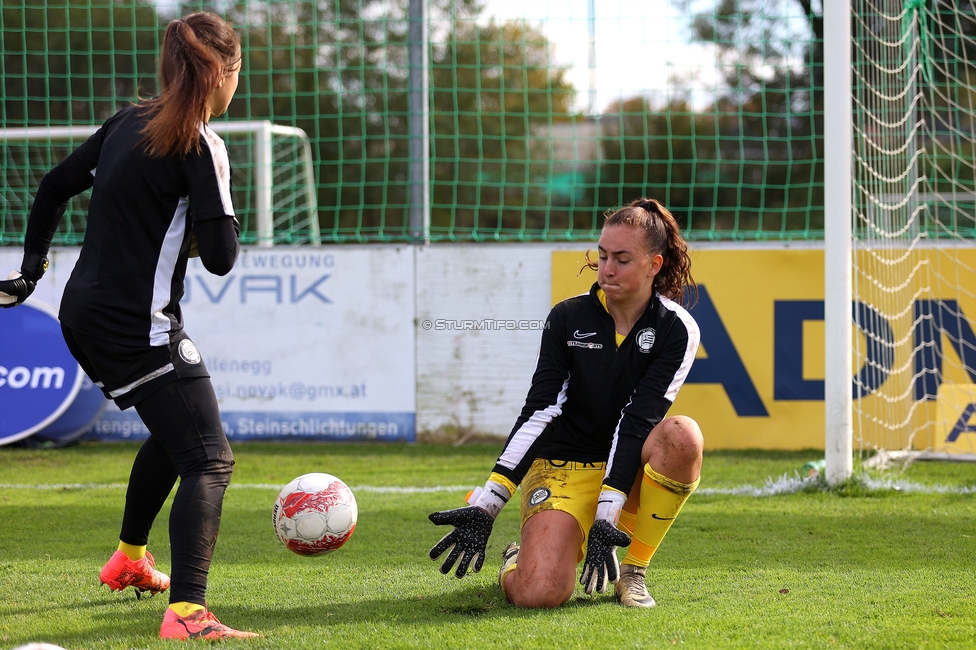 Sturm Damen - LASK
OEFB Frauen Bundesliga, 7. Runde, SK Sturm Graz Damen - LASK Damen, Anton Koch Stadion Hollenegg, 12.10.2024. 

Foto zeigt Vanessa Gritzner (Sturm Damen) und Lourdes Romero (Sturm Damen)
