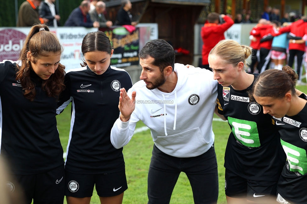 Sturm Damen - LASK
OEFB Frauen Bundesliga, 7. Runde, SK Sturm Graz Damen - LASK Damen, Anton Koch Stadion Hollenegg, 12.10.2024. 

Foto zeigt Sargon Duran (Cheftrainer Sturm Damen)
