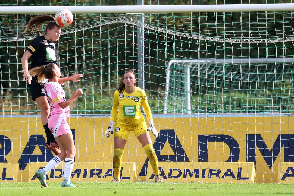 Sturm Damen - LASK
OEFB Frauen Bundesliga, 7. Runde, SK Sturm Graz Damen - LASK Damen, Anton Koch Stadion Hollenegg, 12.10.2024. 

Foto zeigt Laura Riesenbeck (Sturm Damen) und Lourdes Romero (Sturm Damen)
