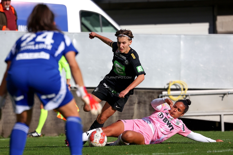 Sturm Damen - LASK
OEFB Frauen Bundesliga, 7. Runde, SK Sturm Graz Damen - LASK Damen, Anton Koch Stadion Hollenegg, 12.10.2024. 

Foto zeigt Pauline Deutsch (Sturm Damen)
