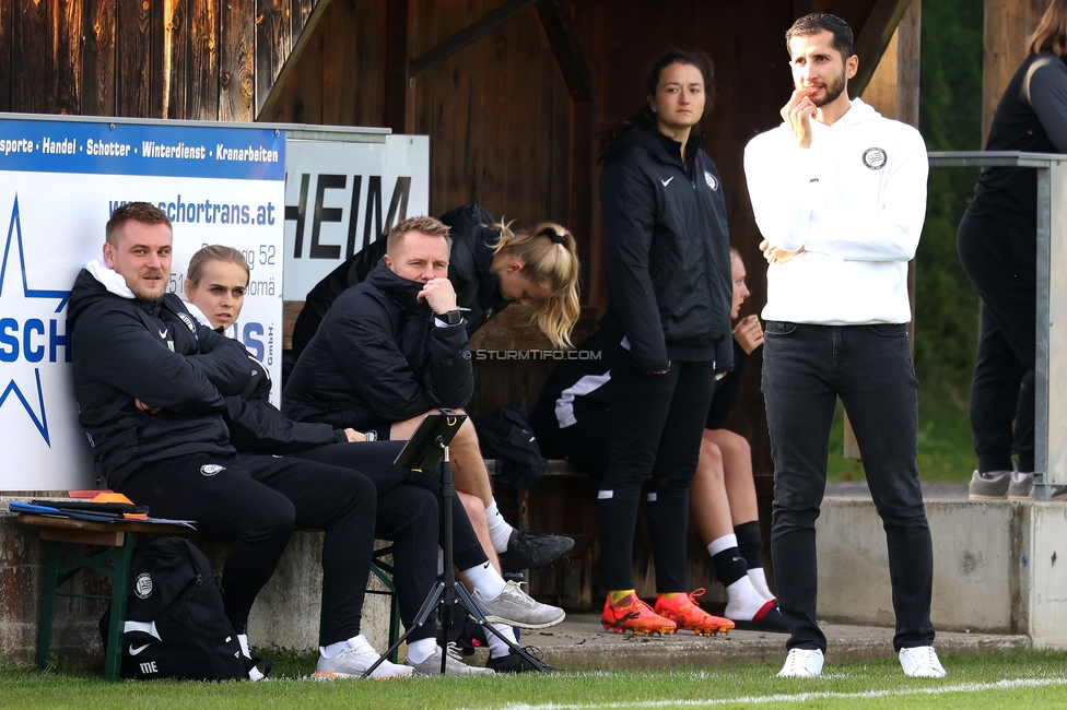 Sturm Damen - LASK
OEFB Frauen Bundesliga, 7. Runde, SK Sturm Graz Damen - LASK Damen, Anton Koch Stadion Hollenegg, 12.10.2024. 

Foto zeigt Sargon Duran (Cheftrainer Sturm Damen)
