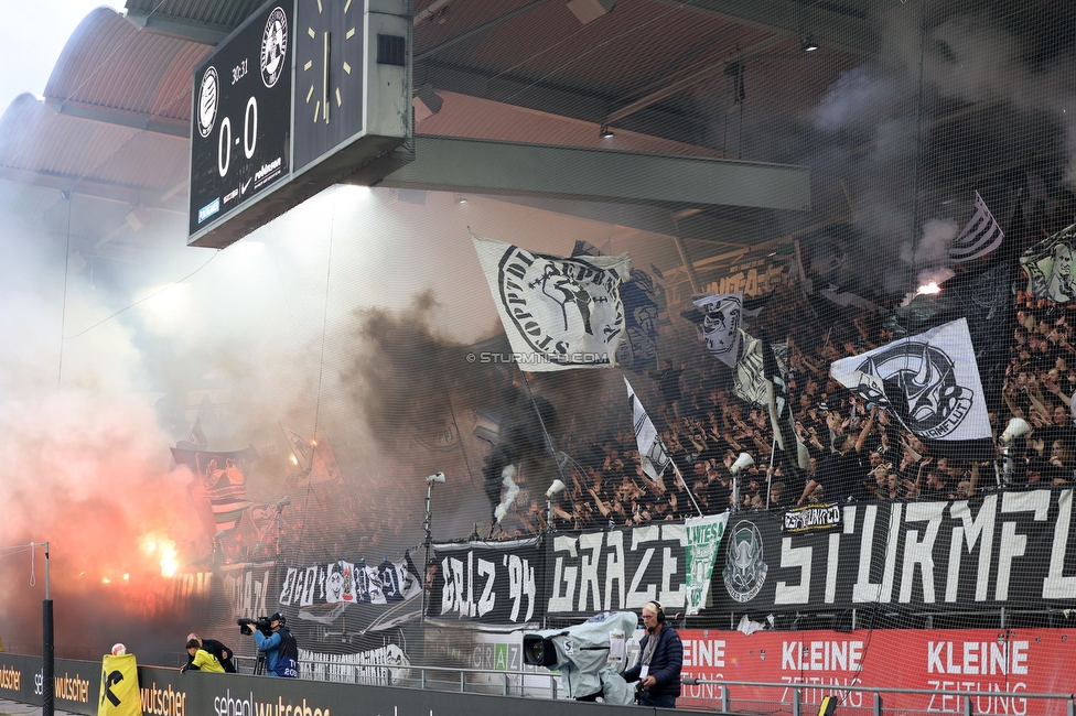 Sturm Graz - GAK
Oesterreichische Fussball Bundesliga, 10. Runde, SK Sturm Graz - Grazer AK, Stadion Liebenau Graz, 19.10.2024. 

Foto zeigt Fans von Sturm
Schlüsselwörter: pyro