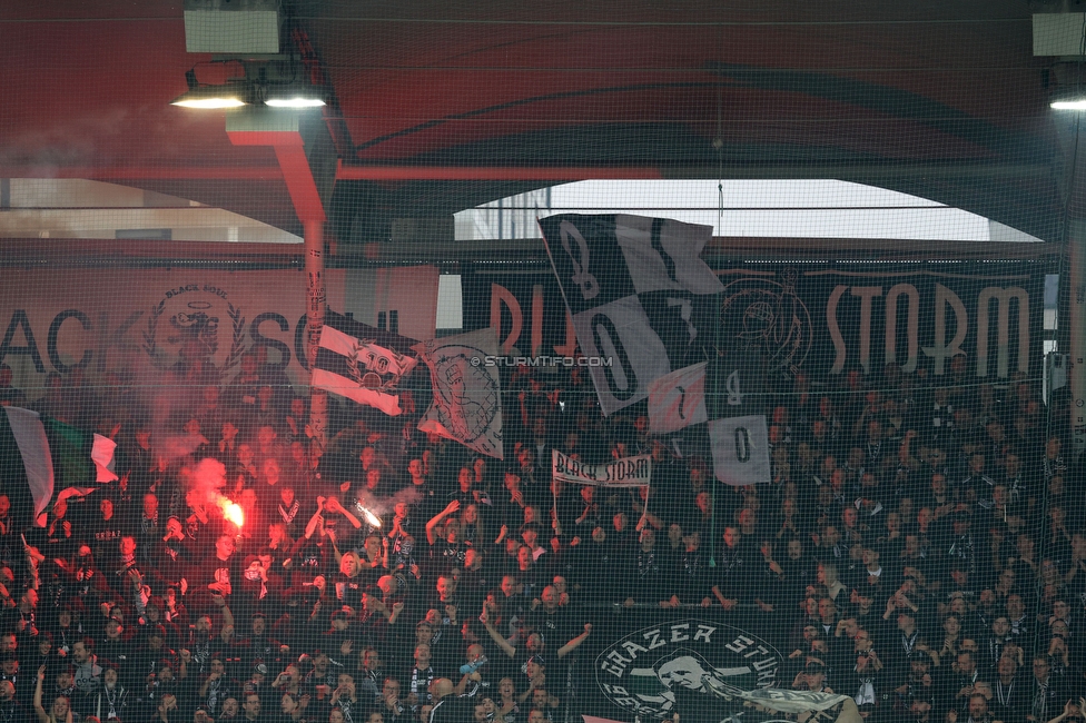 Sturm Graz - GAK
Oesterreichische Fussball Bundesliga, 10. Runde, SK Sturm Graz - Grazer AK, Stadion Liebenau Graz, 19.10.2024. 

Foto zeigt Fans von Sturm
Schlüsselwörter: blackstorm pyrotechnik