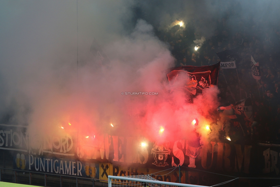 Sturm Graz - GAK
Oesterreichische Fussball Bundesliga, 10. Runde, SK Sturm Graz - Grazer AK, Stadion Liebenau Graz, 19.10.2024. 

Foto zeigt Fans von Sturm
Schlüsselwörter: pyrotechnik jewels